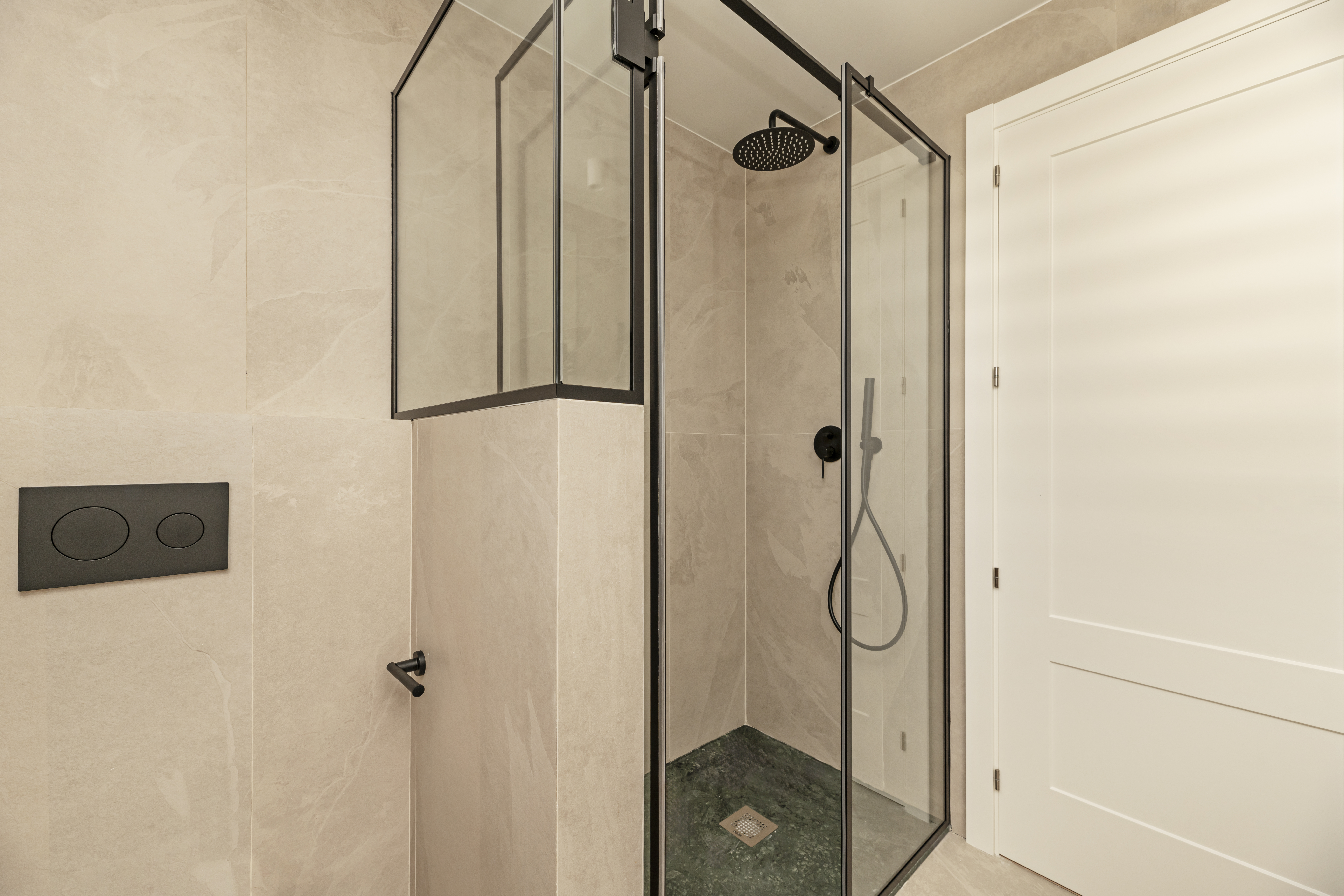 Colonne de douche encastree